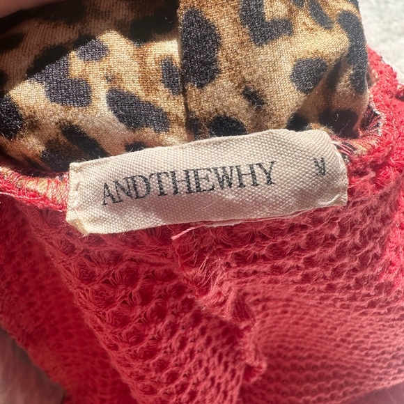 Andthewhy Women’s Leopard Sleeve Pink Cowl Neck Waffle Knit Sweater Size medium - Picture 7 of 8